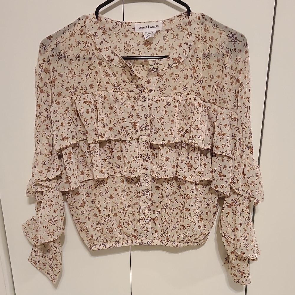 NWOT Cream and Brown Ruffled Slight Crop Blouse